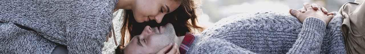 Banner Kissing Couple